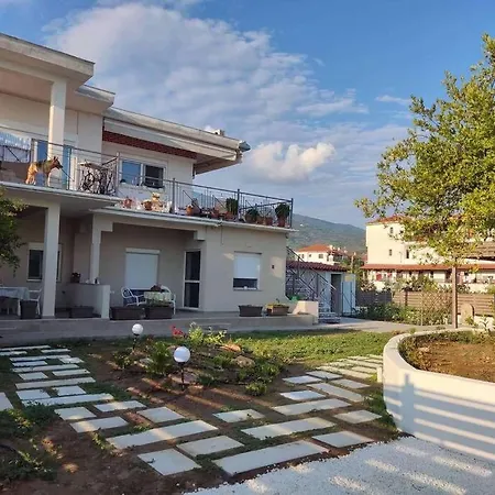 Lovely House By The Sea With Garden And Bbq Apartament Platanidia