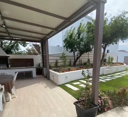 Lovely House By The Sea With Garden And Bbq Apartament