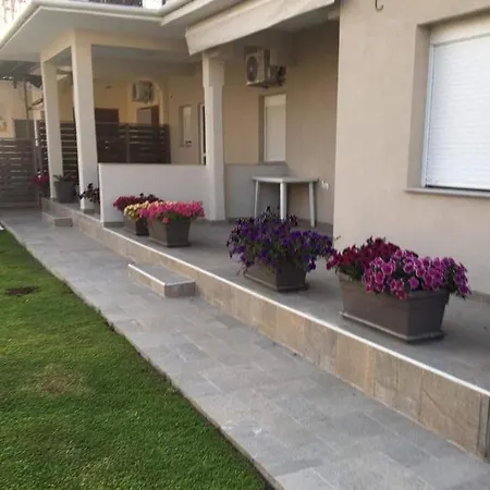 Lovely House By The Sea With Garden And Bbq Lejlighed *