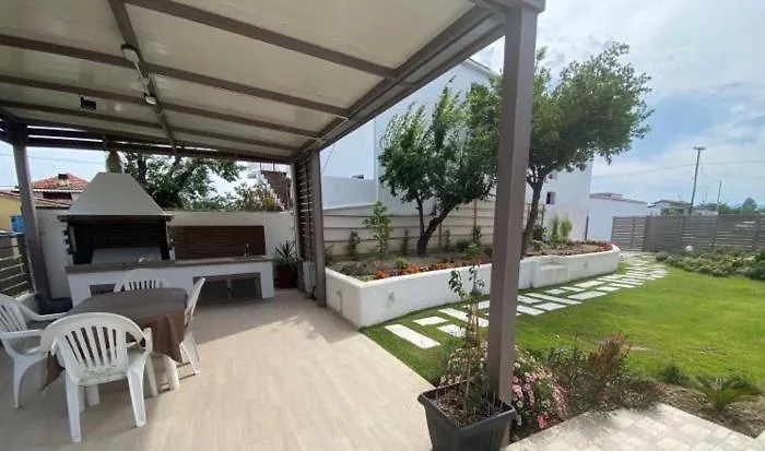 Lovely House By The Sea With Garden And Bbq Apartament