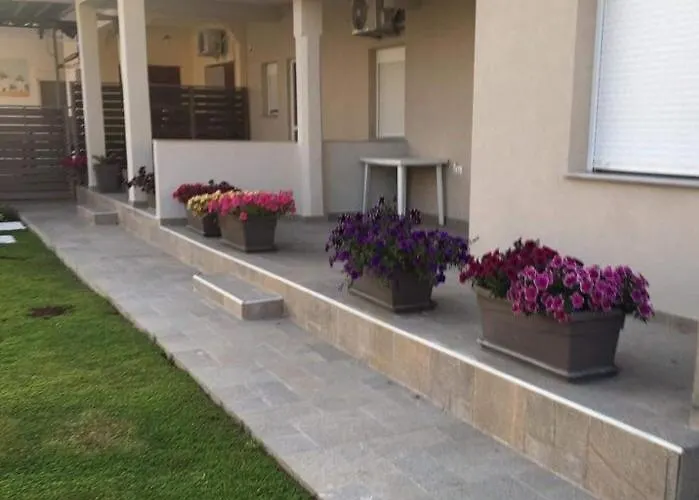 Lovely House By The Sea With Garden And Bbq Apartament *